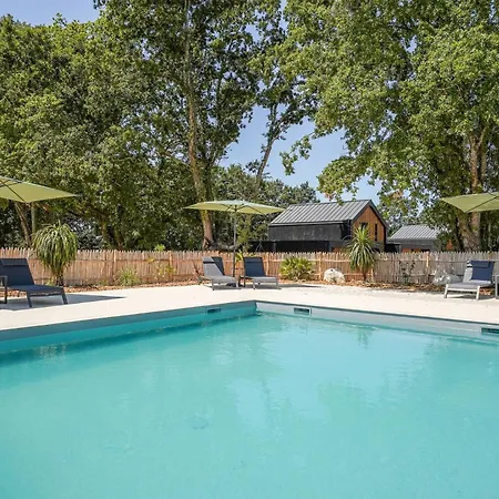 N°19, Piscine Commune, 2 *
